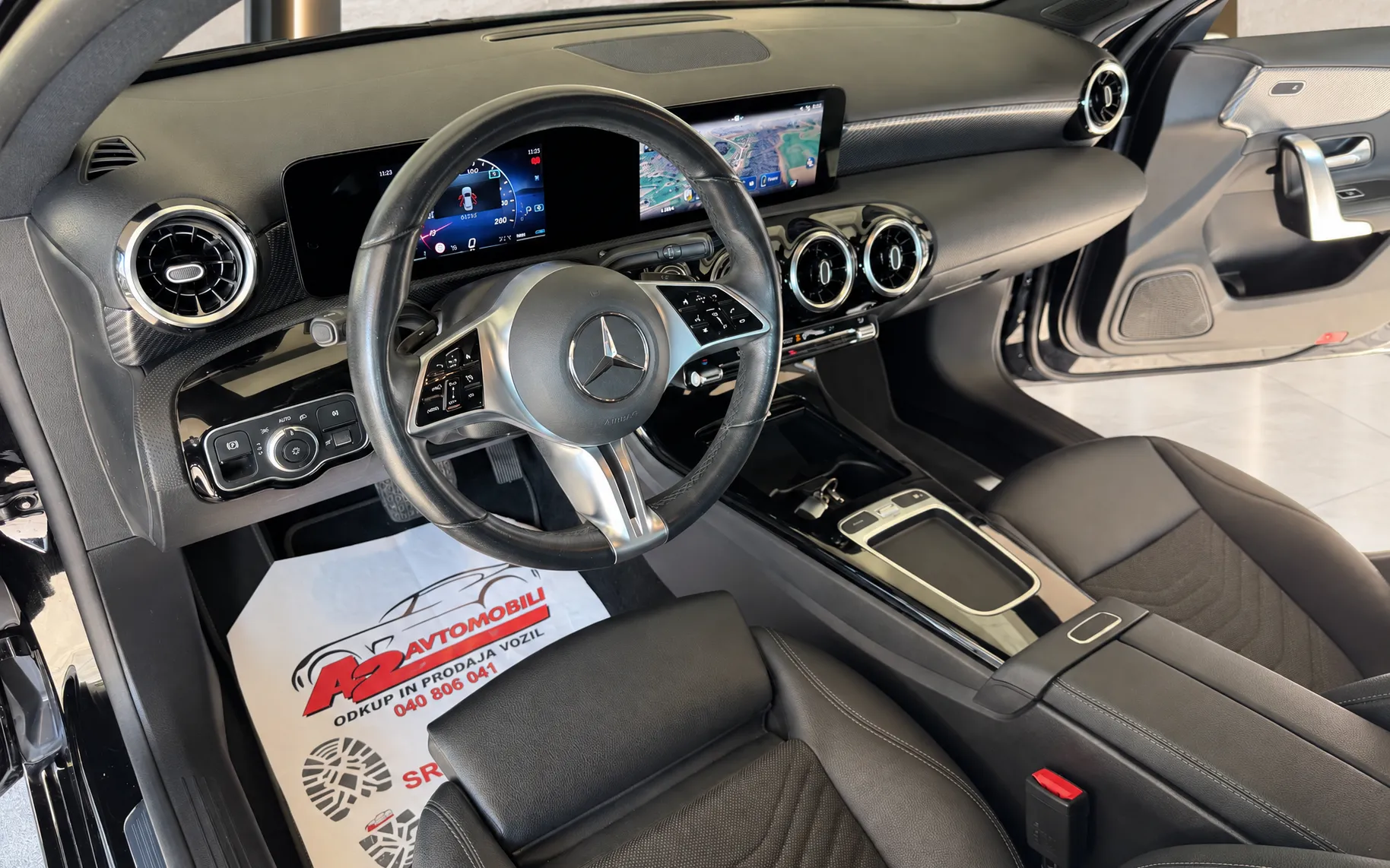 Notranja slika - Mercedes-Benz A-Razred - A 180 Avt.HYBRID-SLOVENSKI-LED-3D NAVI-KAMERA-ACC- - 11