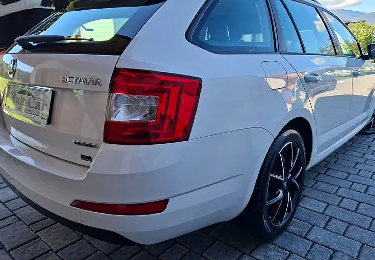 Zunanja slika - Škoda Octavia - Combi 1.6 TDI GreenLine - 4