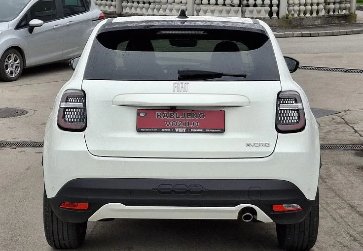 Zunanja slika - Fiat 600 - 1.2 T3 Hybrid E-DCT6 110 La Prima + ZIMSKE GUME - 5