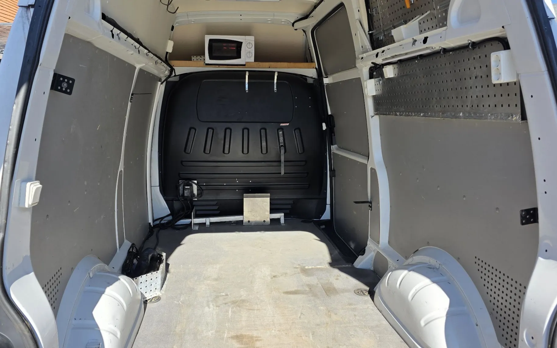 Zunanja slika - Volkswagen Transporter - T6 2.0TDI N1 DELAVNICA KAMPER KLJUKA TEMP - 20