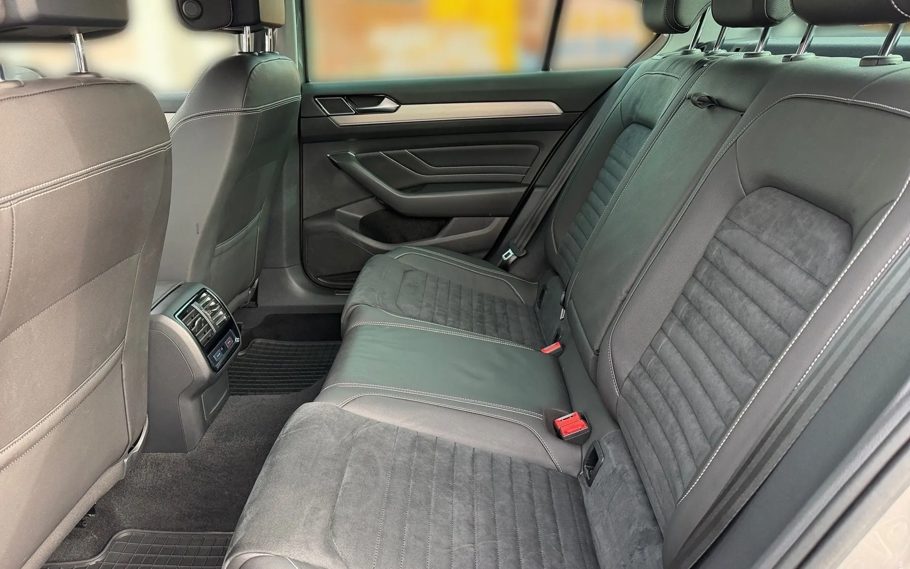 Notranja slika - Volkswagen Passat - 2.0 TDI Elegance DSG Matrix - Kamera - SLO - 11