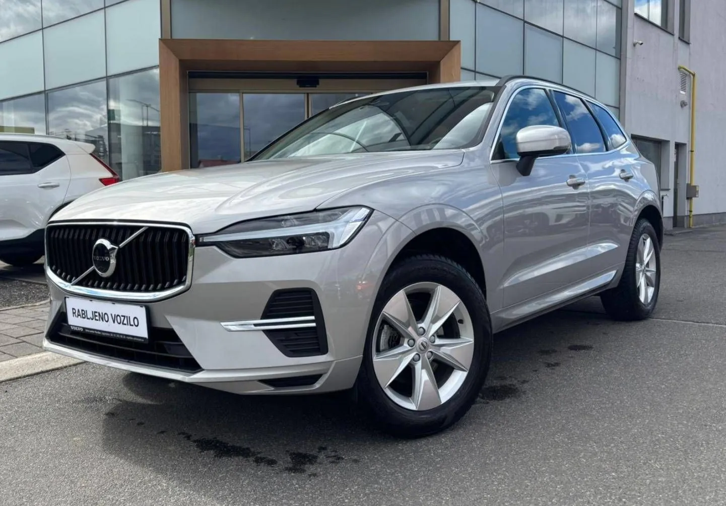Zunanja slika - Volvo XC60 - VOLVO  B5P AWD Core KAMERA-ACC-KEYLESS... - 1