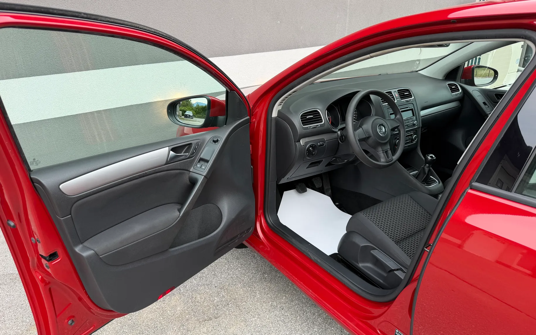 Zunanja slika - Volkswagen Golf - 1.6 TDI 1.LASTNIK SLO.VOZILO KLIMA ALU 17 - 12
