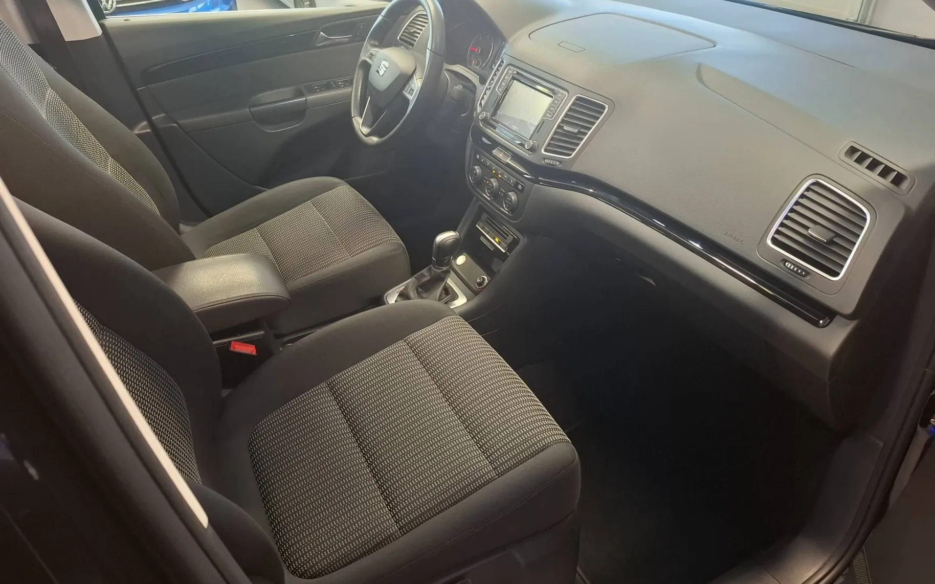 Notranja slika - Seat Alhambra - 2.0 TDI DSG PANORAMA-KAMERA-GRETJE SEDEŽEV-ALU-P.. - 11