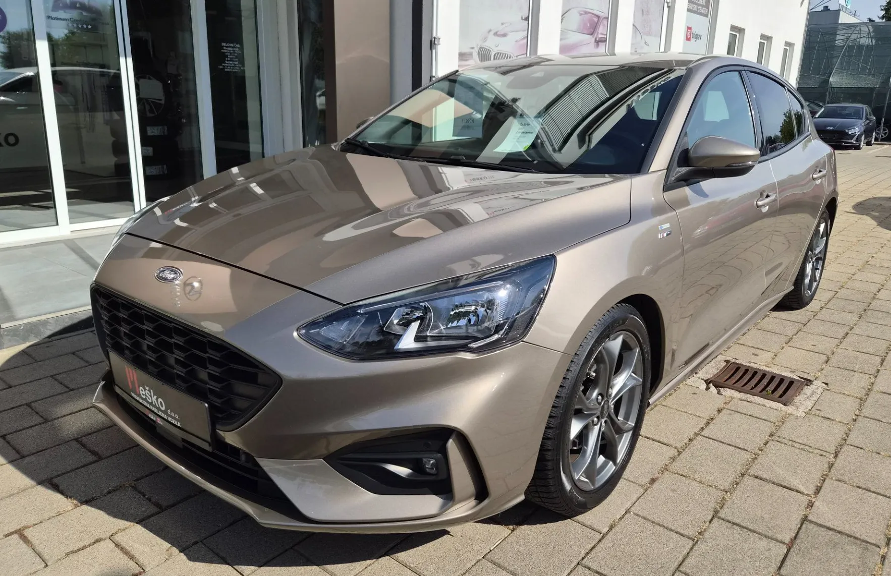 Zunanja slika - Ford Focus - 1.0  ST-Line navi-kamera-pdc-acc-alu - 1