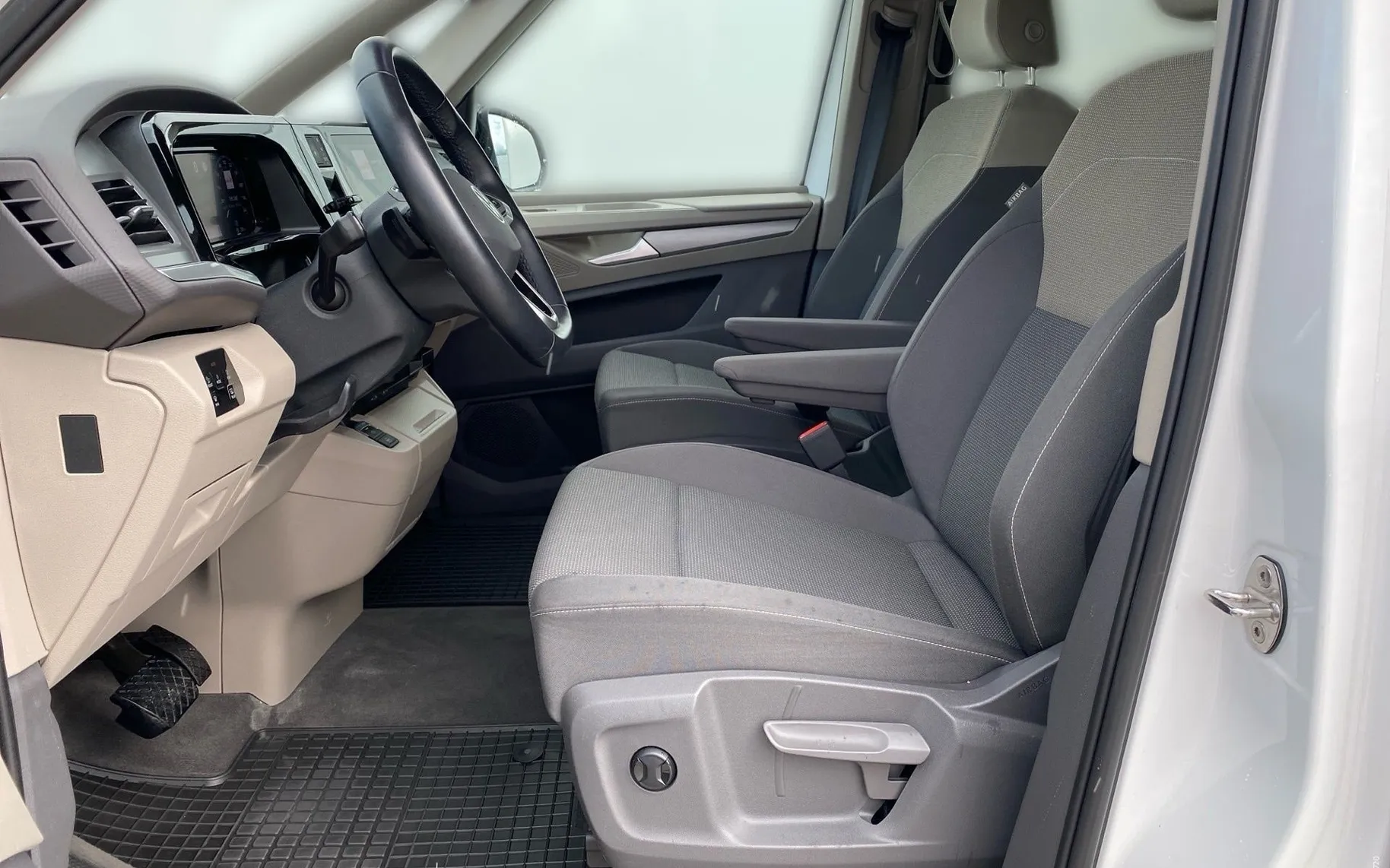 Notranja slika - Volkswagen Multivan - 2.0 TDI DSG Life EDITION - 7