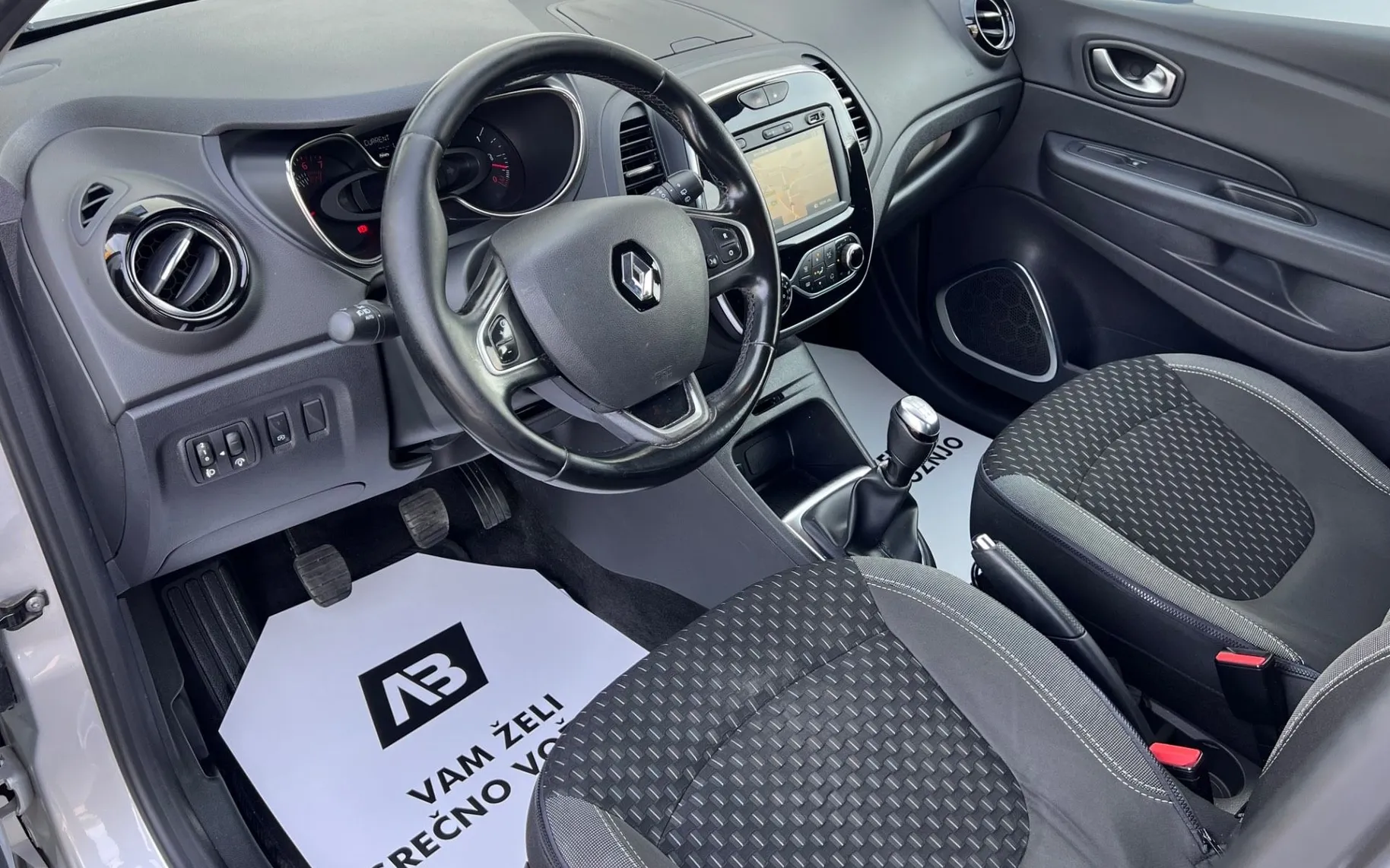 Notranja slika - Renault Captur - TCe+1.LAST+SLO+LED+NAVI+ALU+KEMERA - 9
