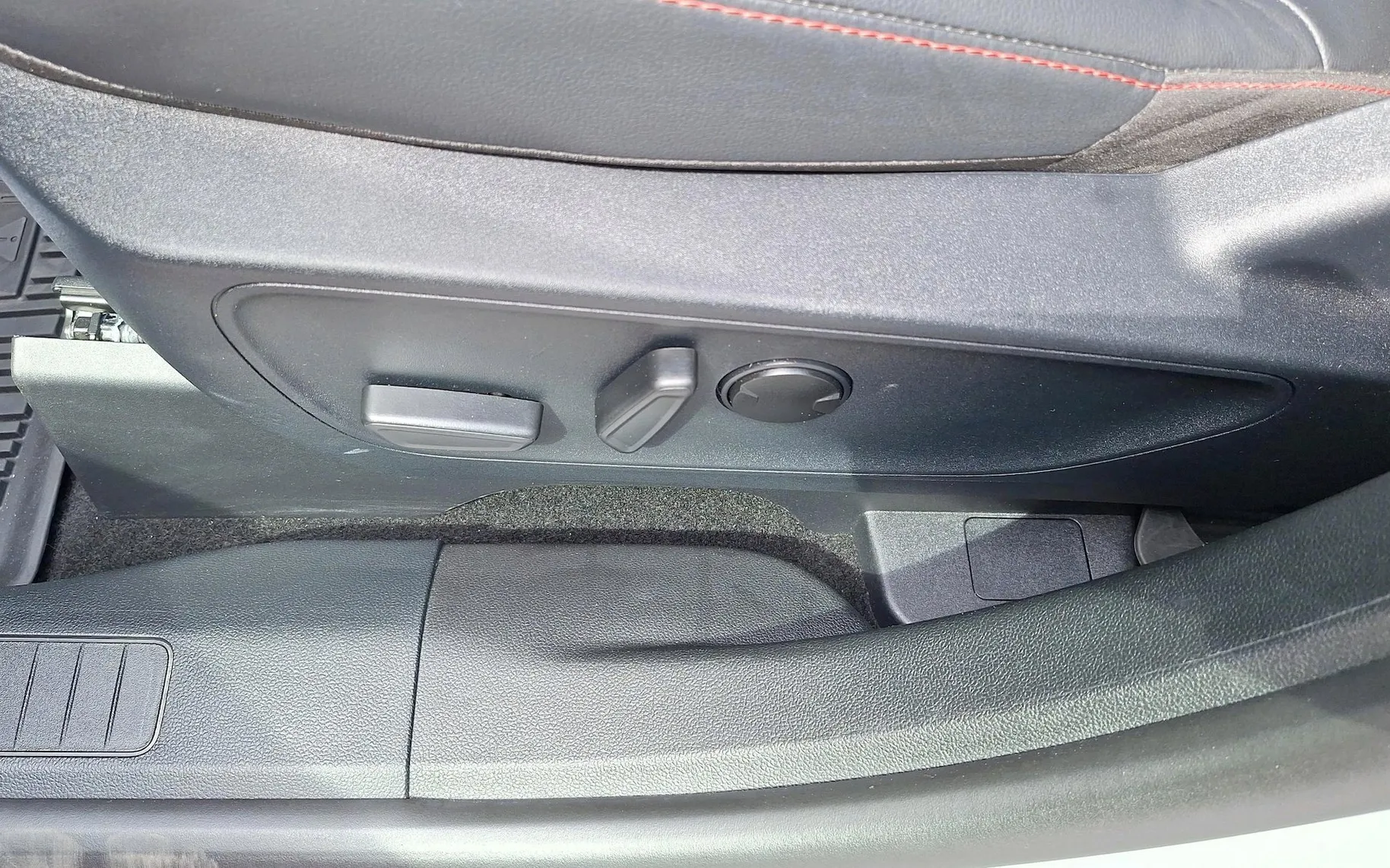 Zunanja slika - Ford Kuga - St-Line X Graphite 2.5 Dur Hy 165kW PHEV-SLO-LED - 13