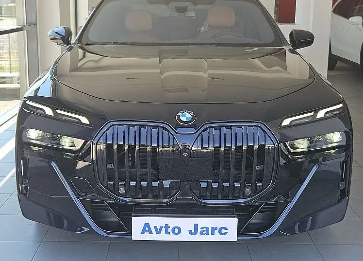 Zunanja slika - BMW Serija 7 - : 740d xDrive-HYBRID-BOGATA OPREMA - 2