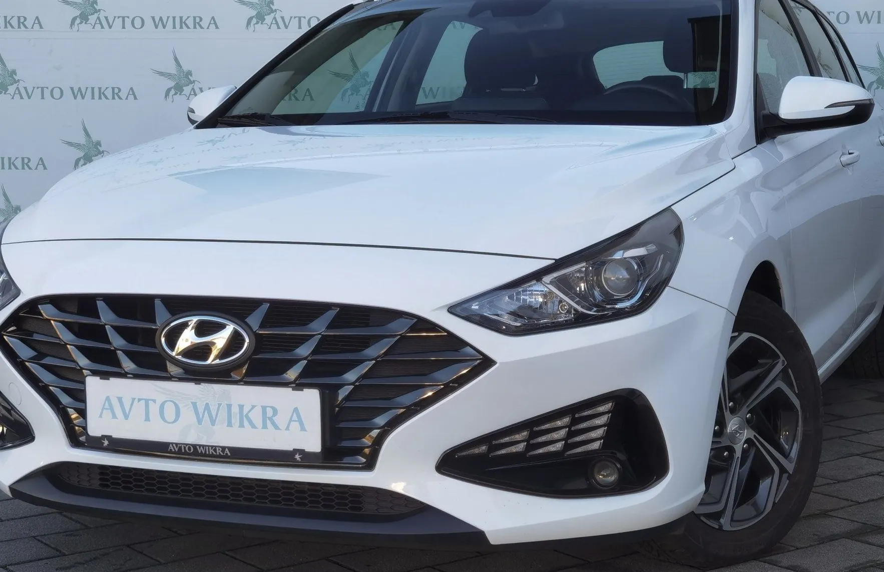 Zunanja slika - Hyundai i30 Wagon - 1.6CRDI Premium LED•LANE•NAVI•KEYLESS•KAMERA•16C• - 2