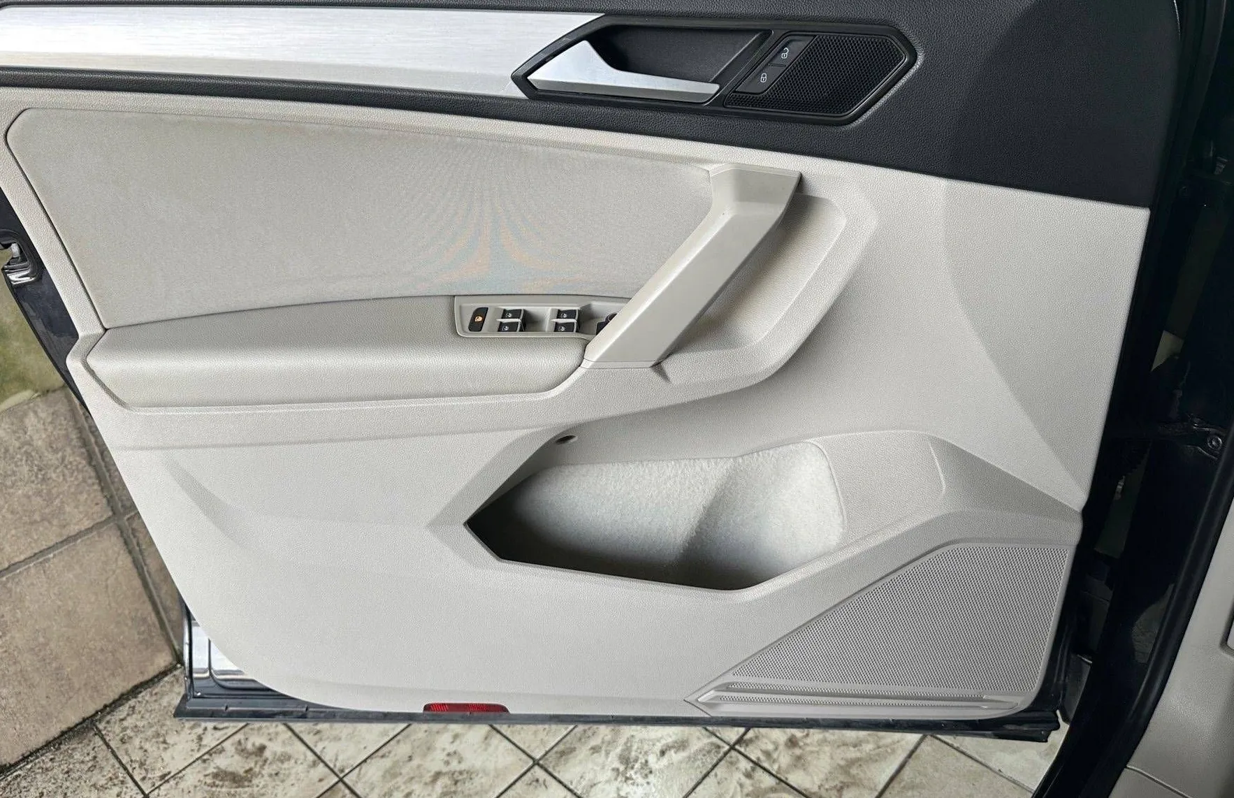 Zunanja slika - VW Tiguan - 2.0 TDI 20COL R-LINE LED NAVI PDC RADARSKI TEM T - 13