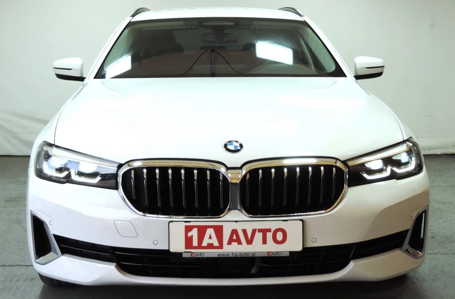 Zunanja slika - BMW Serija 5 - Touring: 520d xDrive Touring Avt. Luxury - 2