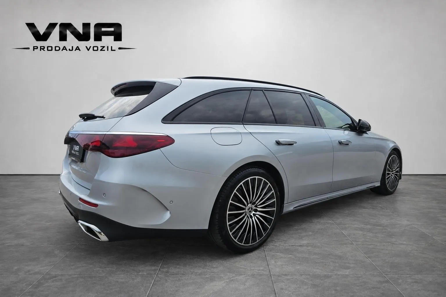 Zunanja slika - Mercedes-Benz E-Razred - E 220 d T AMG |VIRTUAL|PANORAMA|KLJUKA|KAMERA|TOP| - 6