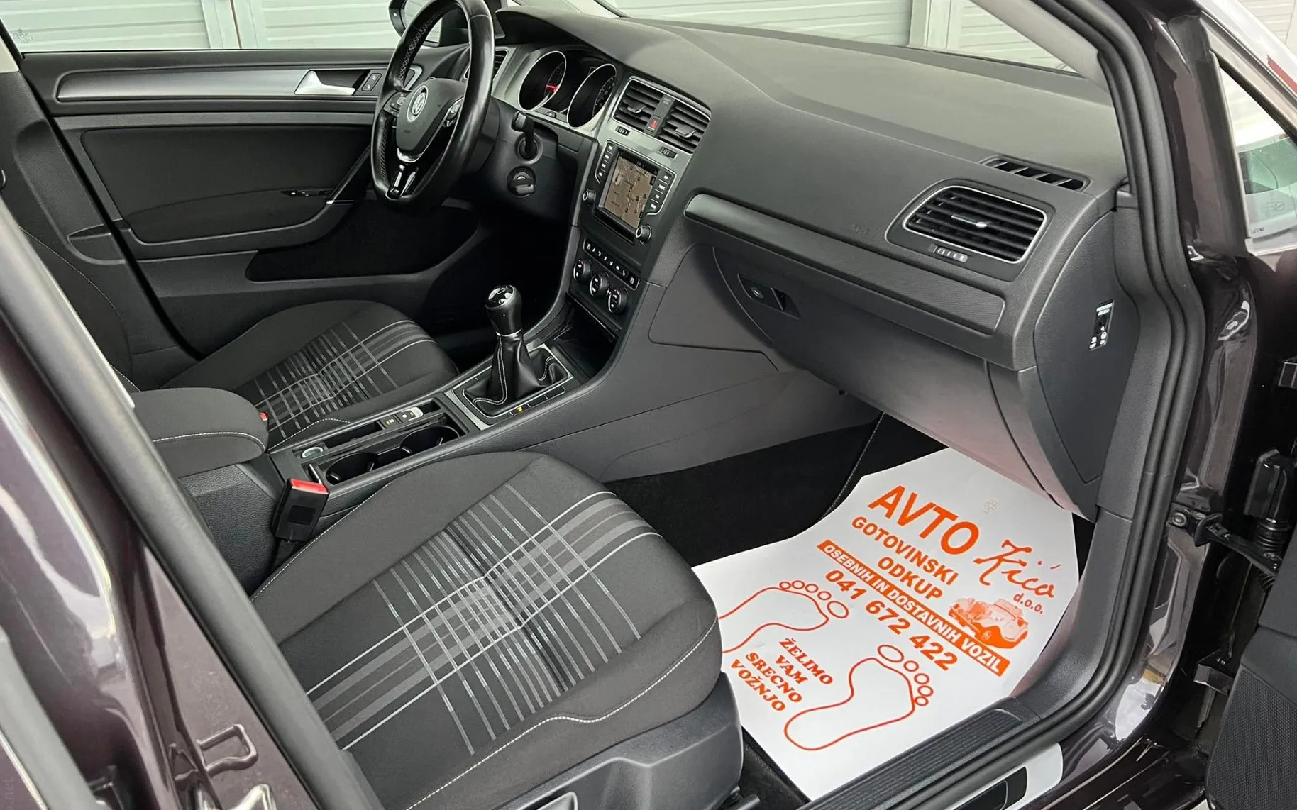 Notranja slika - VW Golf Variant - 1.6 TDI-LOUNGE-BI-XENON-NAVI-GRETJE-SED-SERVI-KNJ- - 10