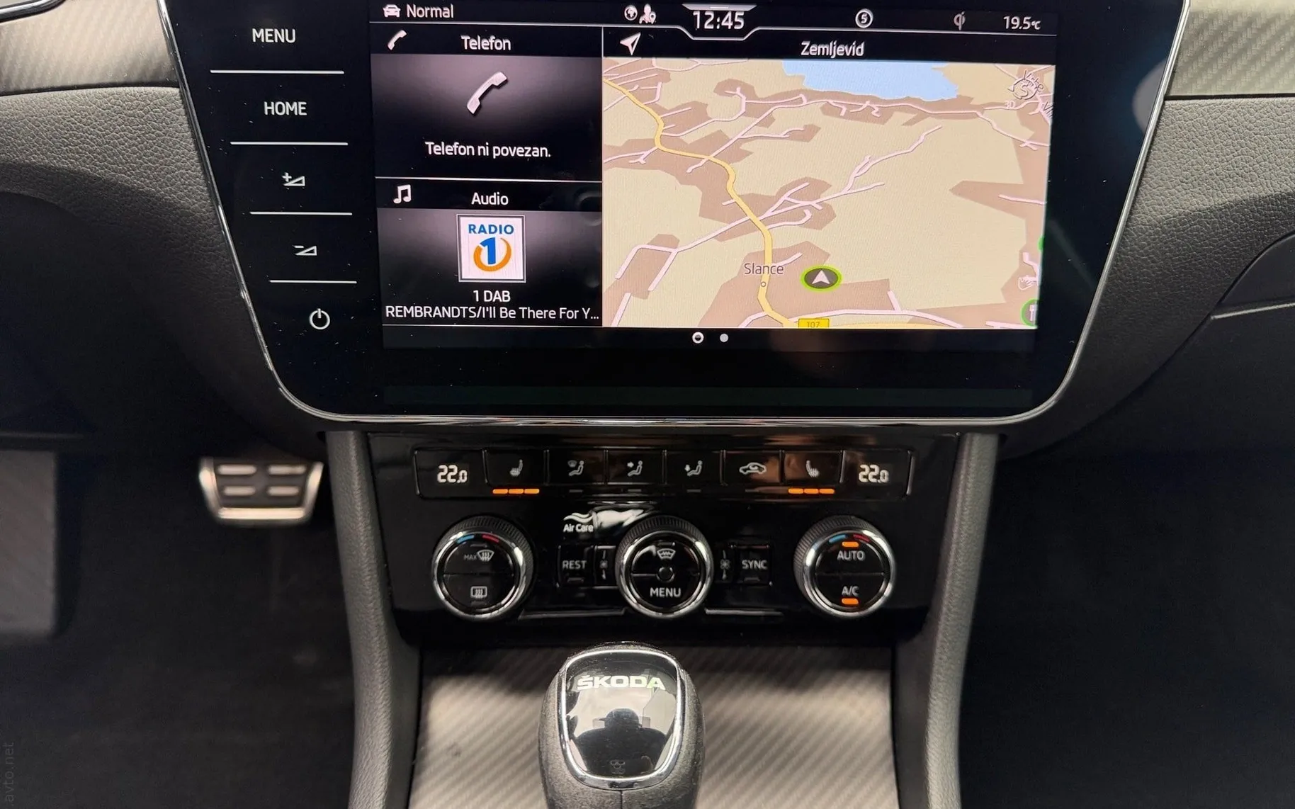 Notranja slika - Škoda Superb - Combi 2.0 TDI Sportline DSG-19 col-Matrix-Canton - 9