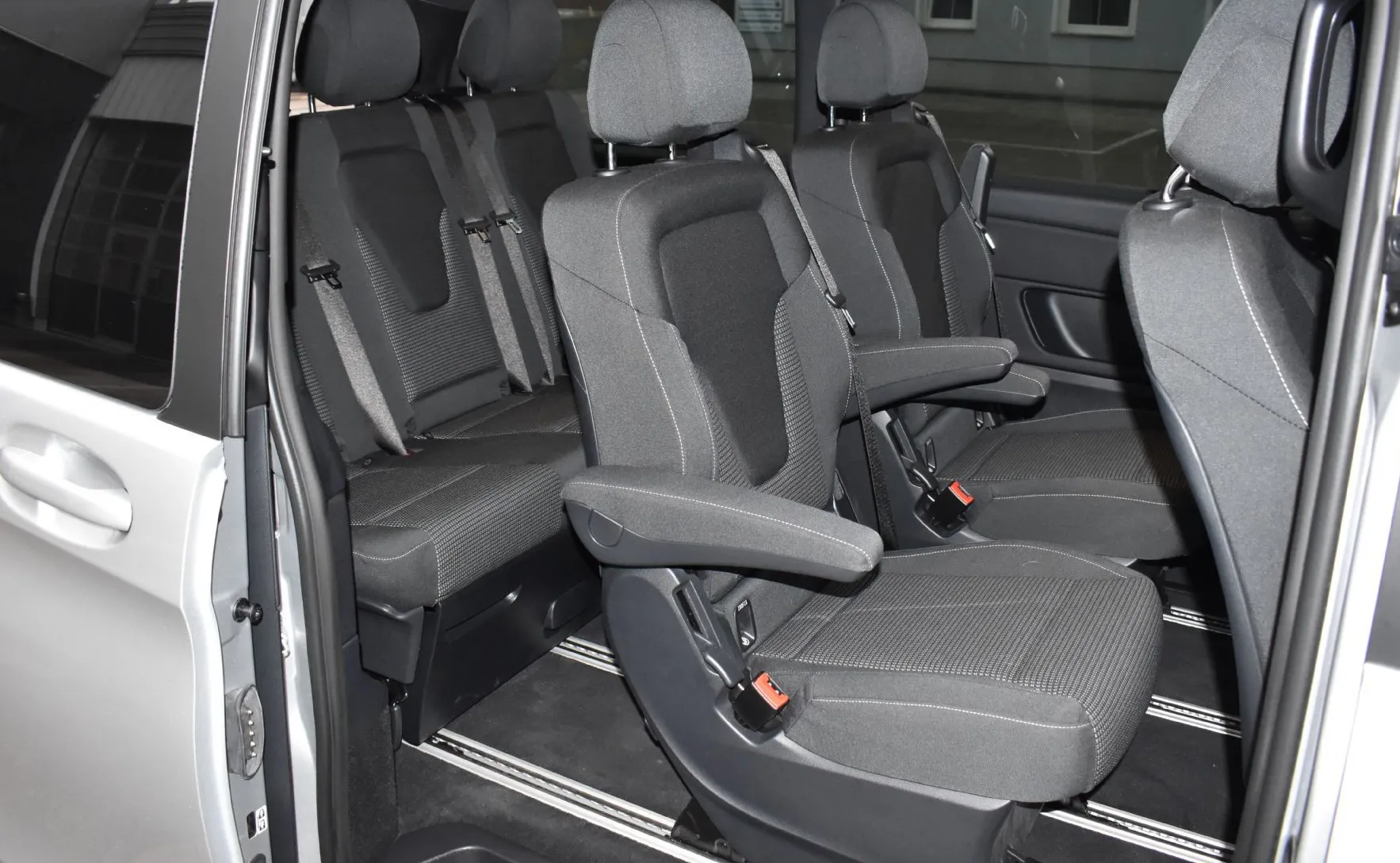 Zunanja slika - Mercedes-Benz V-Razred - V 220 d AMG Line Avt. dolgi - 12