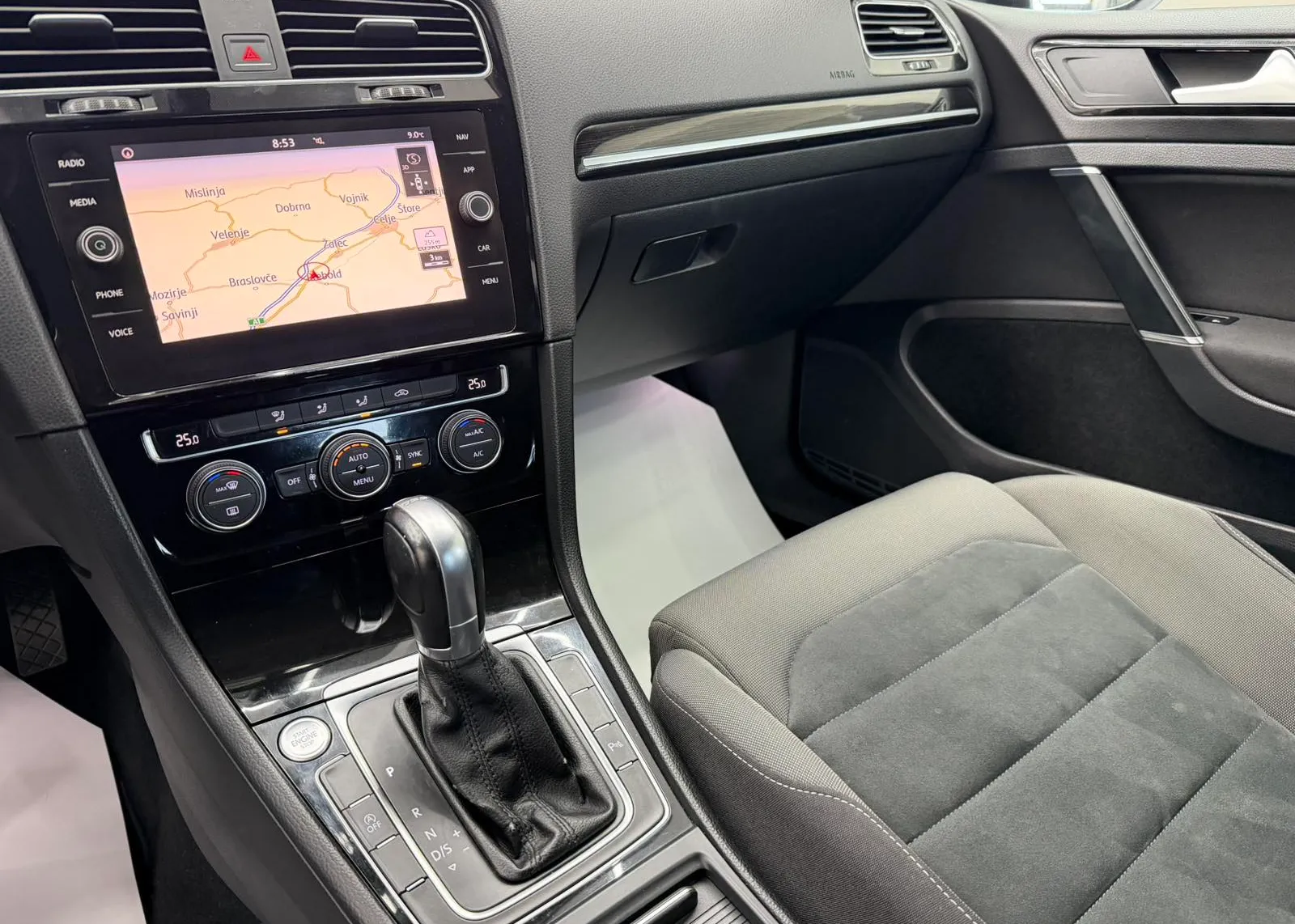 Zunanja slika - VW Golf - 2,0 TDI BMT 40 let DSG - 3