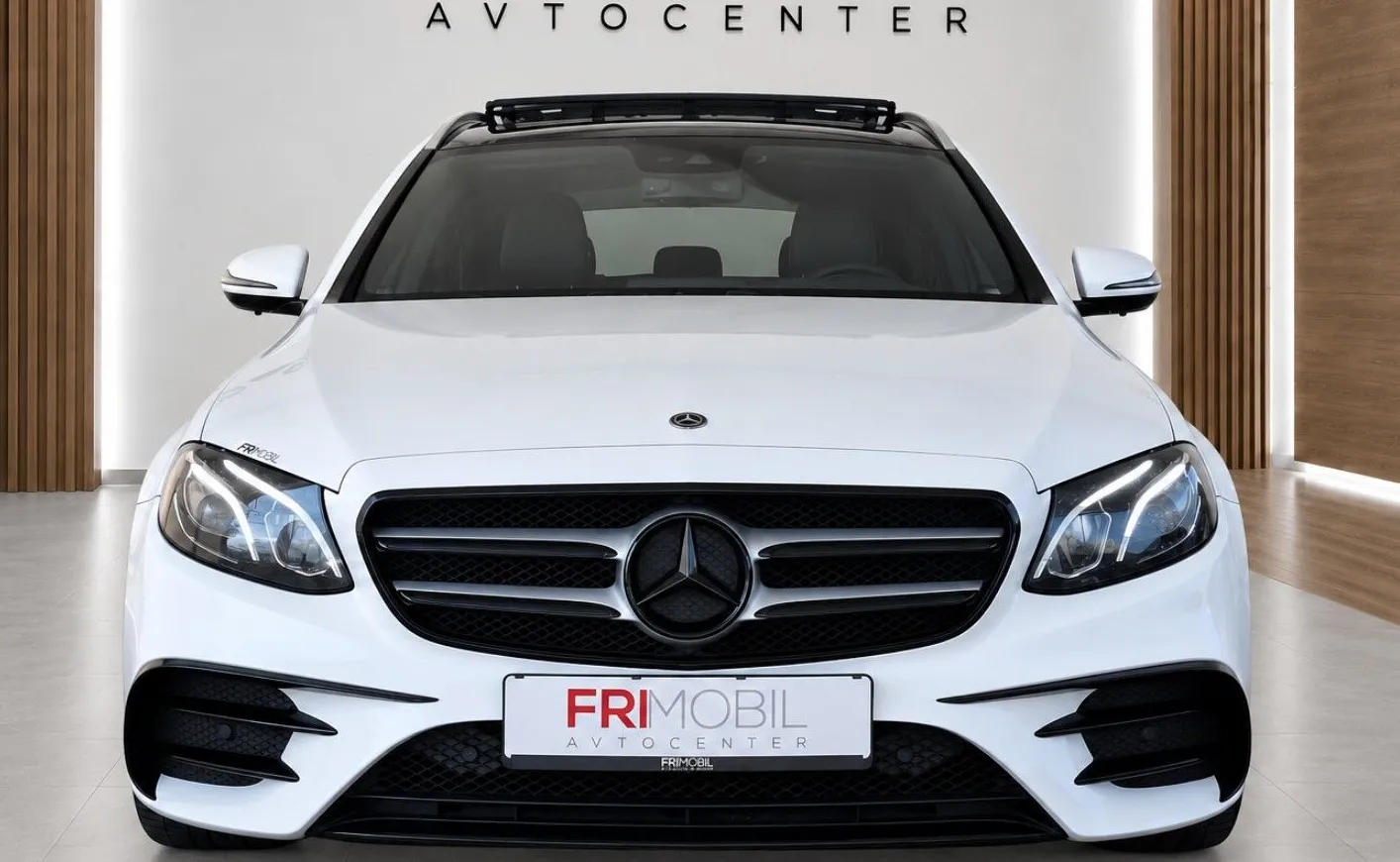 Zunanja slika - Mercedes-Benz E-Razred - 220d E63 LOOK•V8 SOUND•PANORAMA•BURMESTER•AMBIENT• - 5