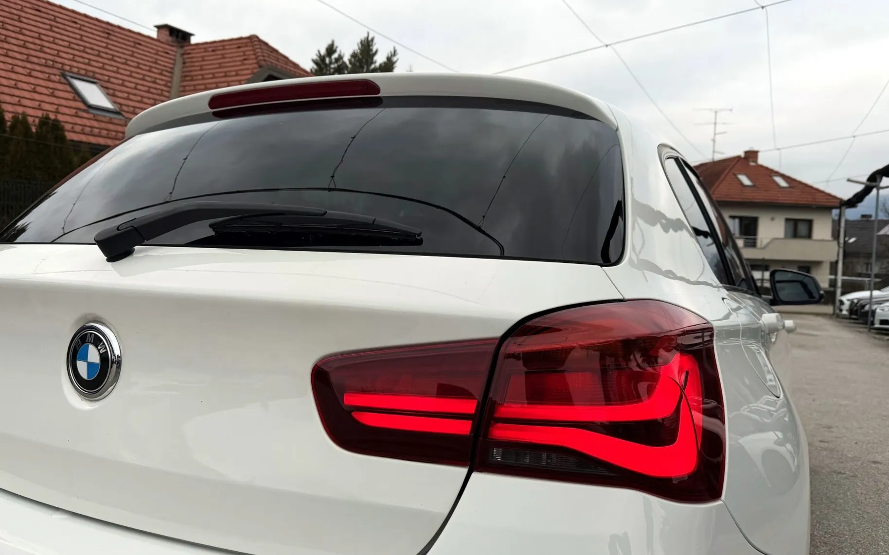 Zunanja slika - BMW Serija 1 - : 118i M Sport Shadow 1.LASTNIK FULL LED NAVI ALU 18 - 12