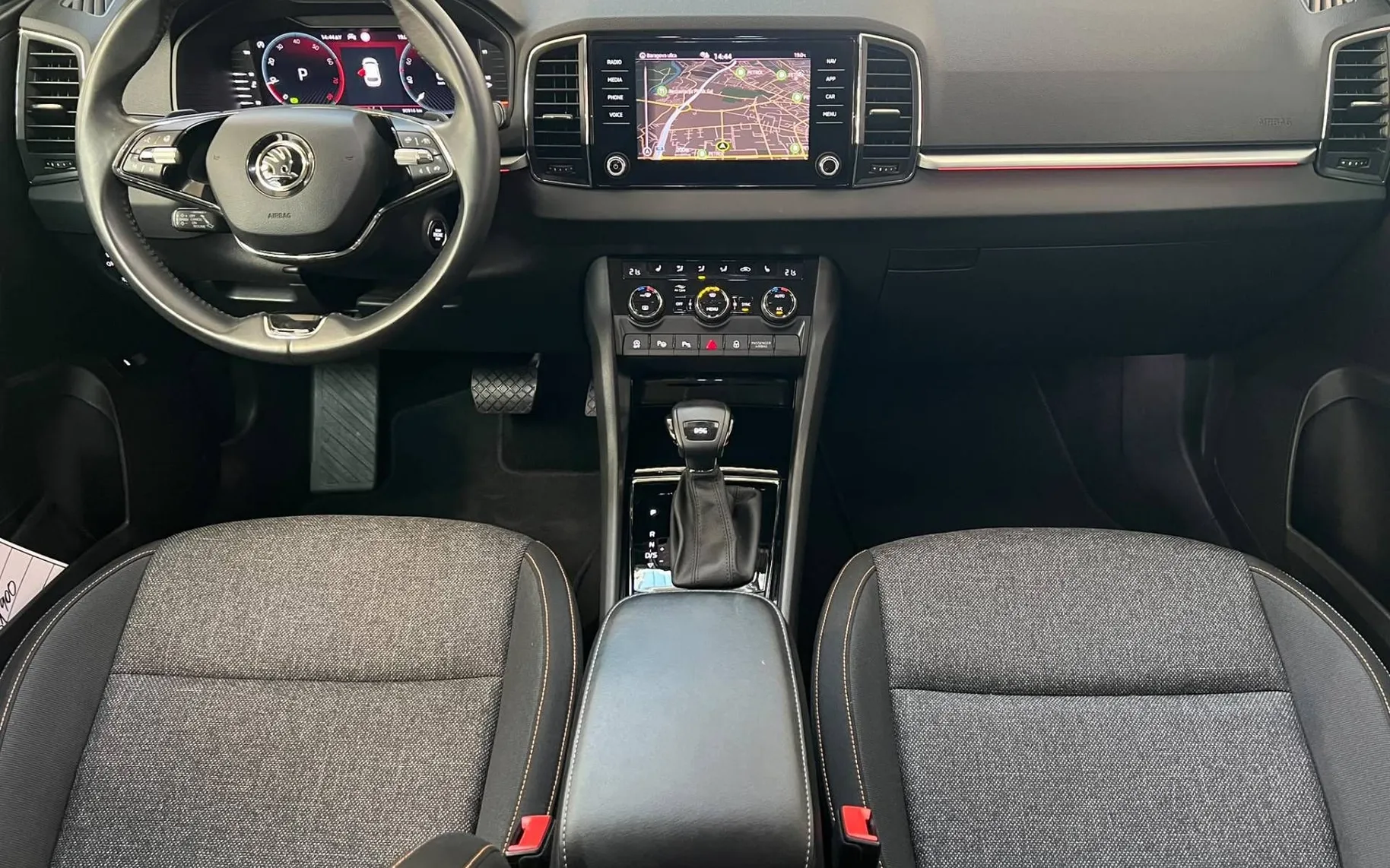 Notranja slika - Škoda Karoq - 1.5 TSI Clever DSG - 9