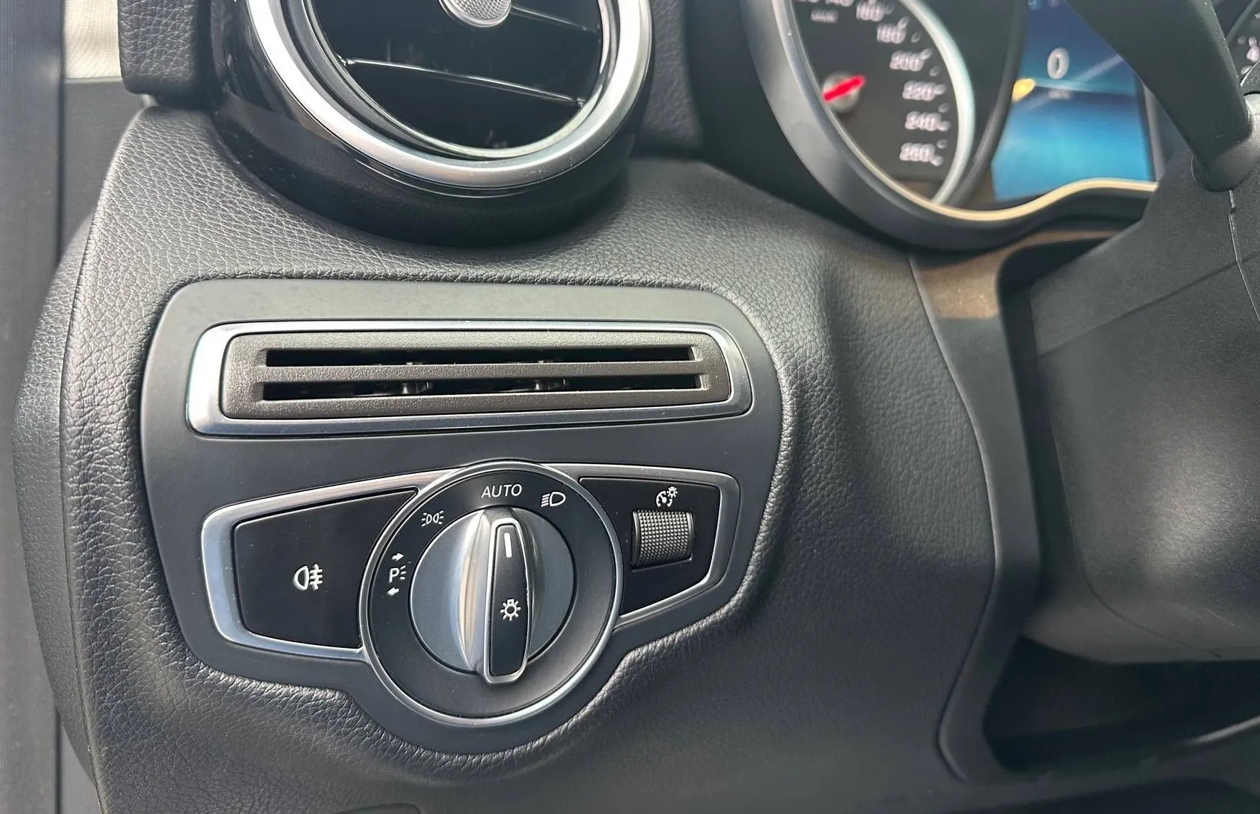 Zunanja slika - Mercedes-Benz C-Razred - C 200 AMG LINE LED DELNO USNJE NAVI KAMERA TEMPO.. - 18
