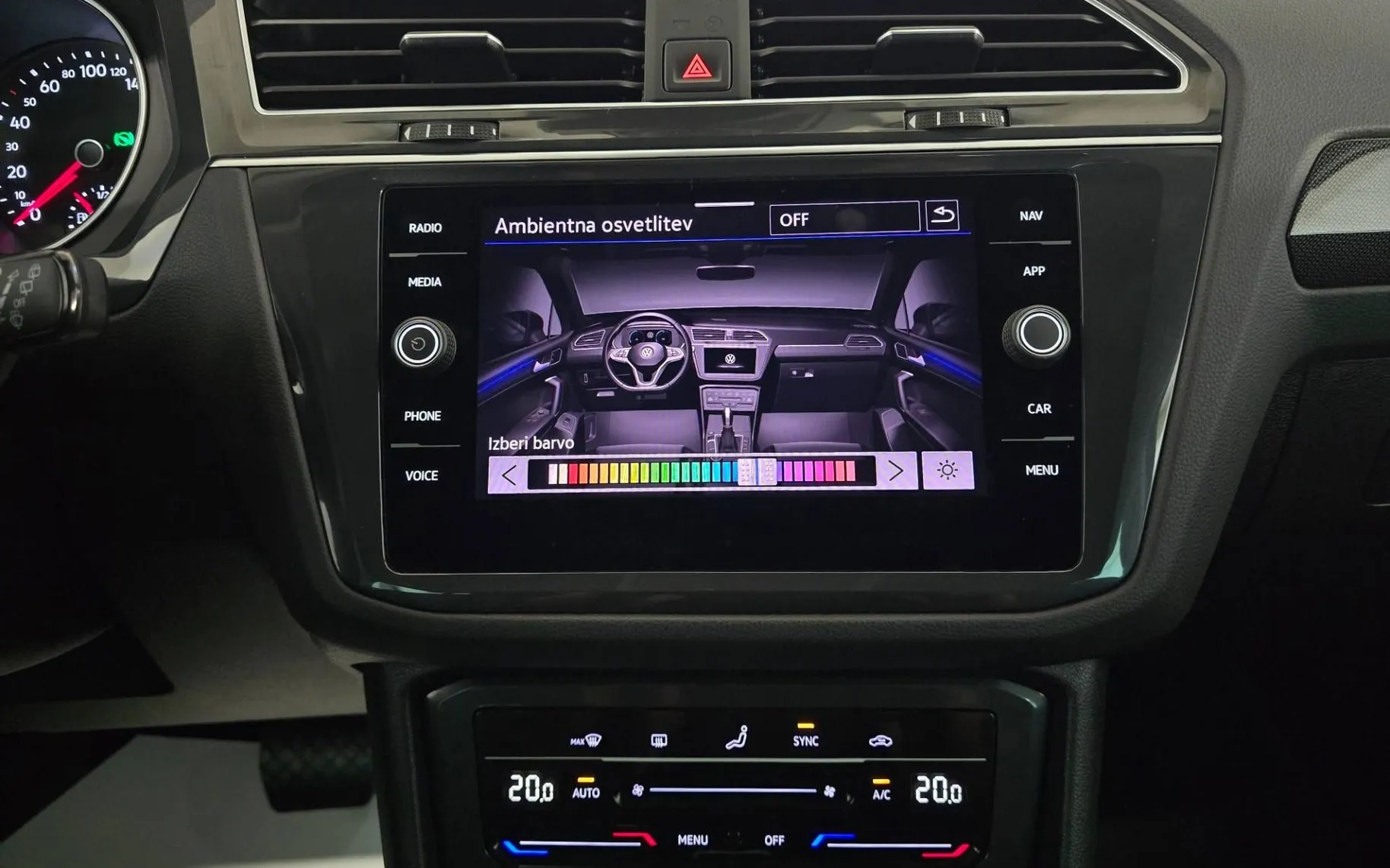 Notranja slika - Volkswagen Tiguan - 2.0 TDI BMT Life DSG - LED.kamera.keyless.ambient - 15