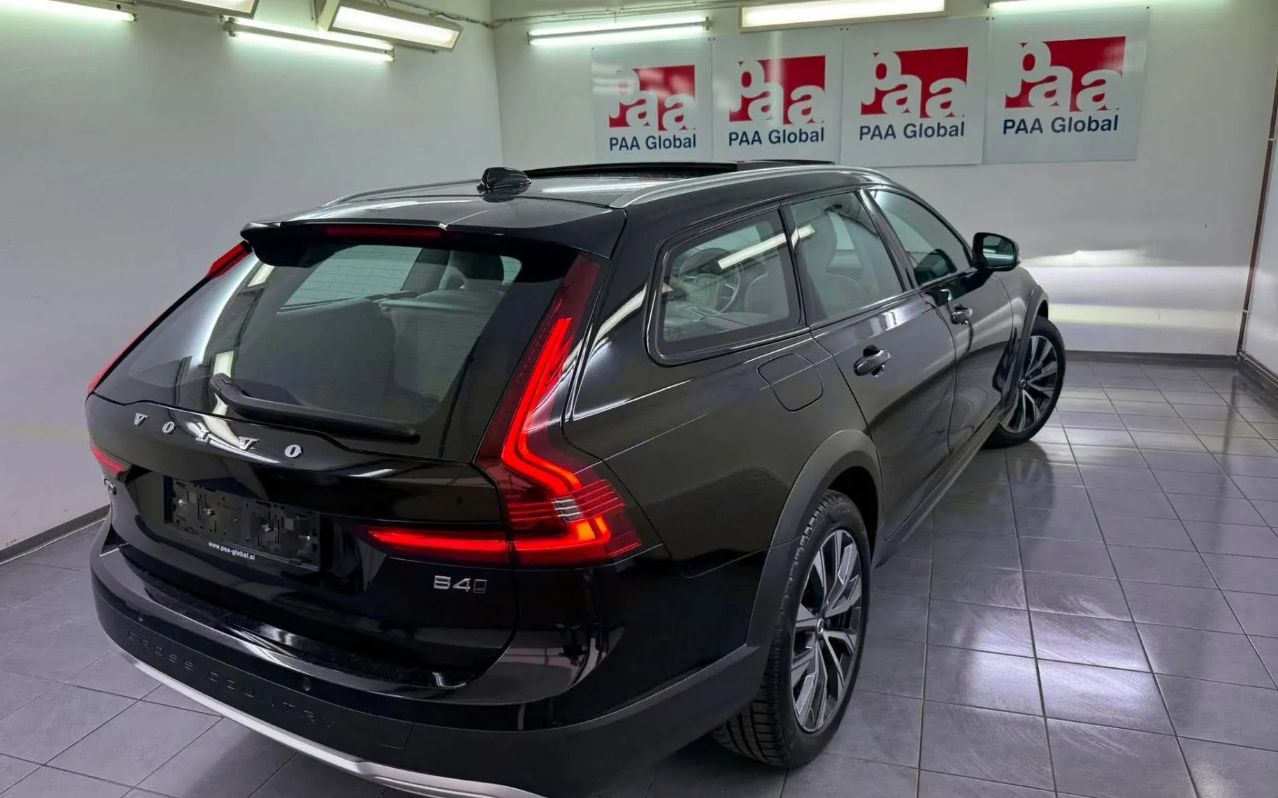Zunanja slika - Volvo V90 - 2.0 DIZEL 145 KW.PANORAMA.KAMERA.LED.ACC.USNJE.4X4 - 3