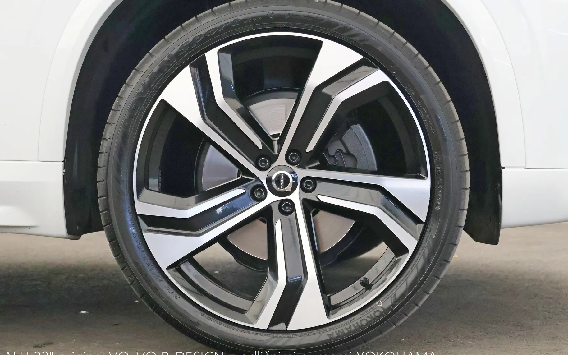 Zunanja slika - Volvo XC90 - B5D 2.0d AWD Geartronic R-Design 235KM - 18