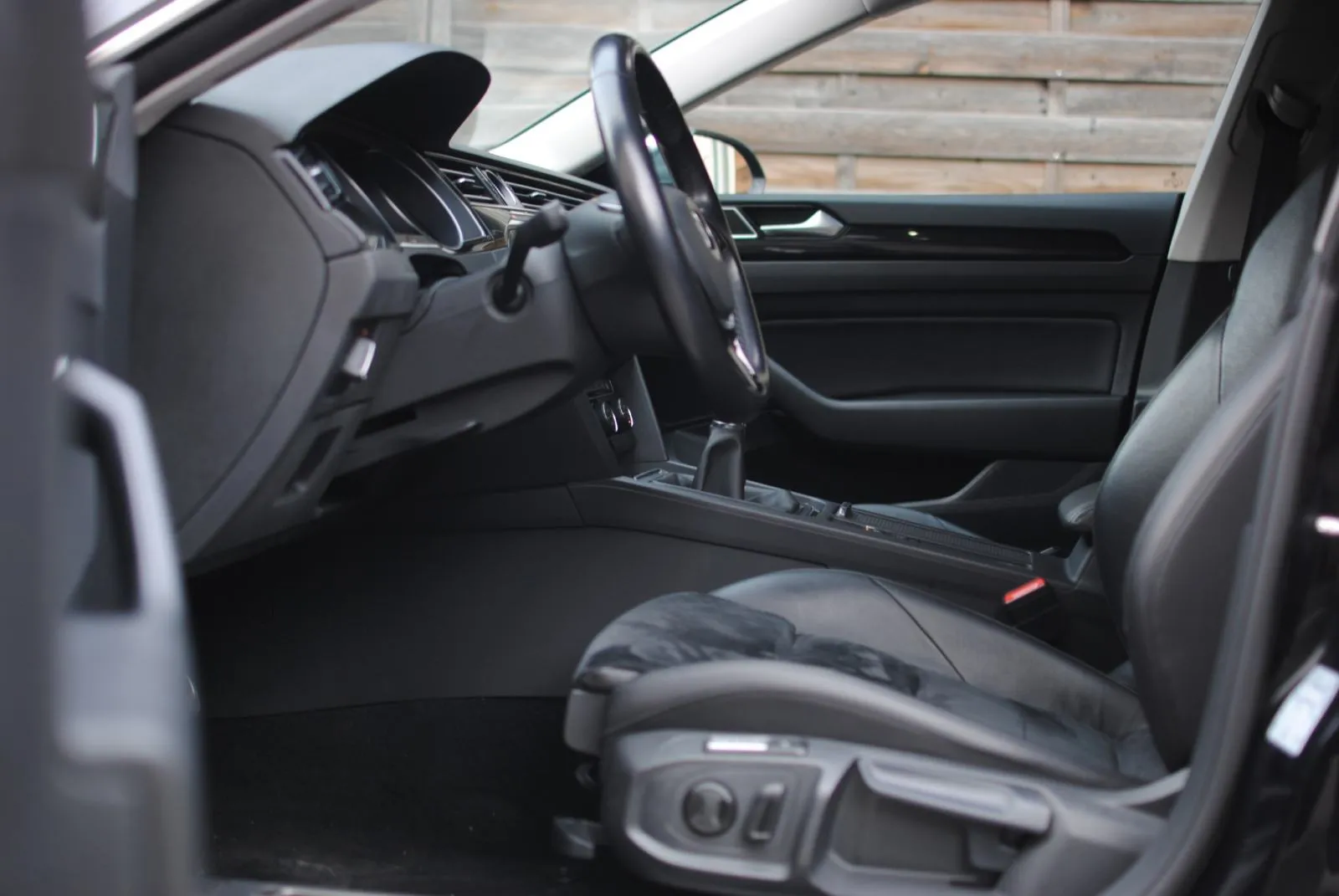 Notranja slika - Volkswagen Arteon - 2,0 TDI BMT Elegance DSG - 23