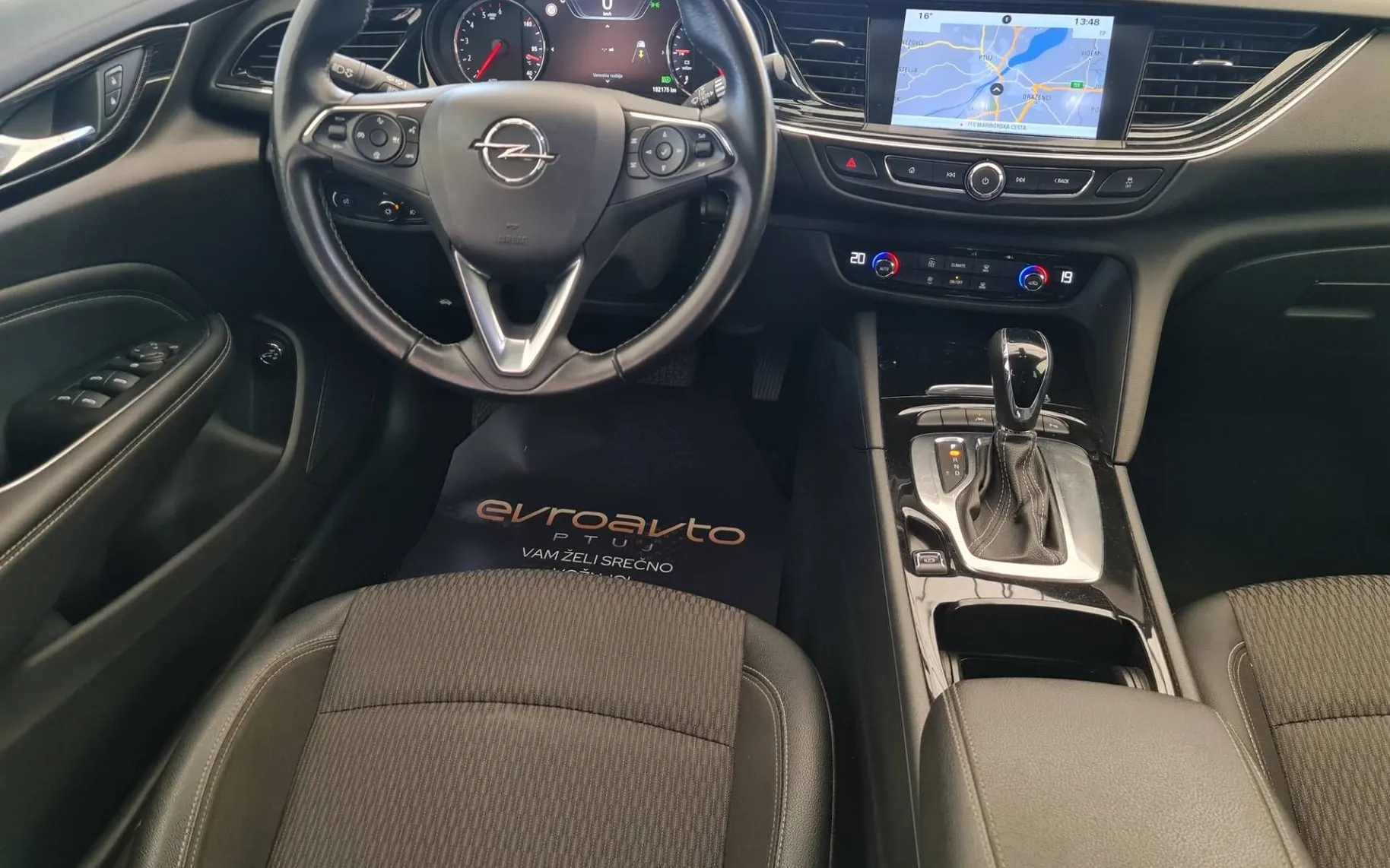 Notranja slika - Opel Insignia - Sports Tourer 1.6 CDTi Exclusive Avt.•Aktivni te - 11