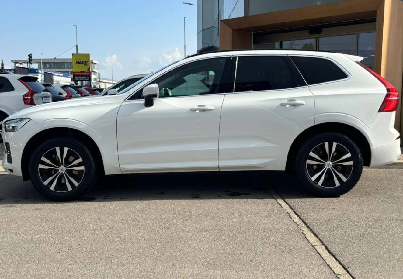 Zunanja slika - Volvo XC60 - B4P Momentum PRO AT FWD KAMERA-GRETJE.SED.-DAB+ - 3