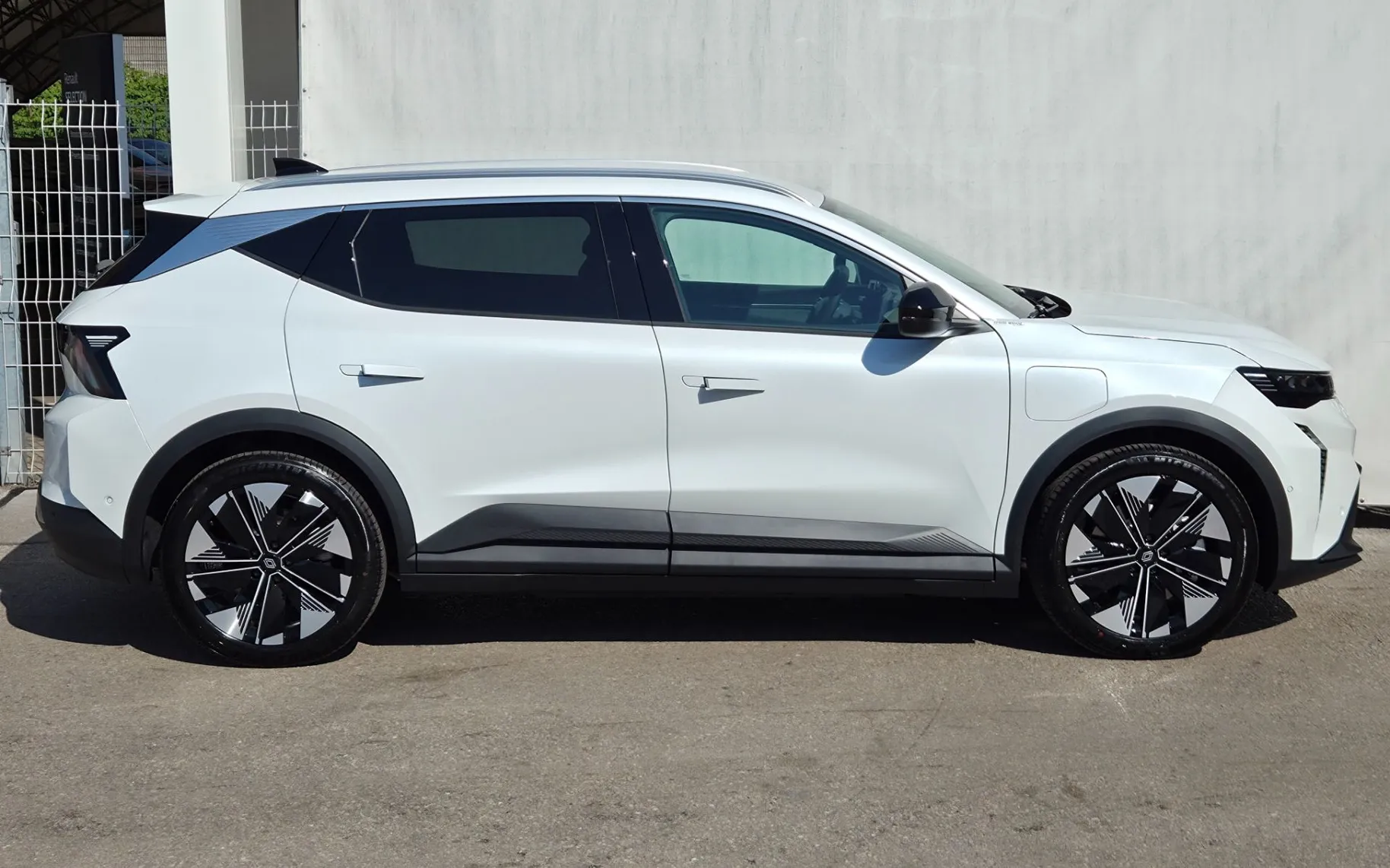 Zunanja slika - Renault Scenic E-tech - Techno 220 Long Range+Zimske gume - 4