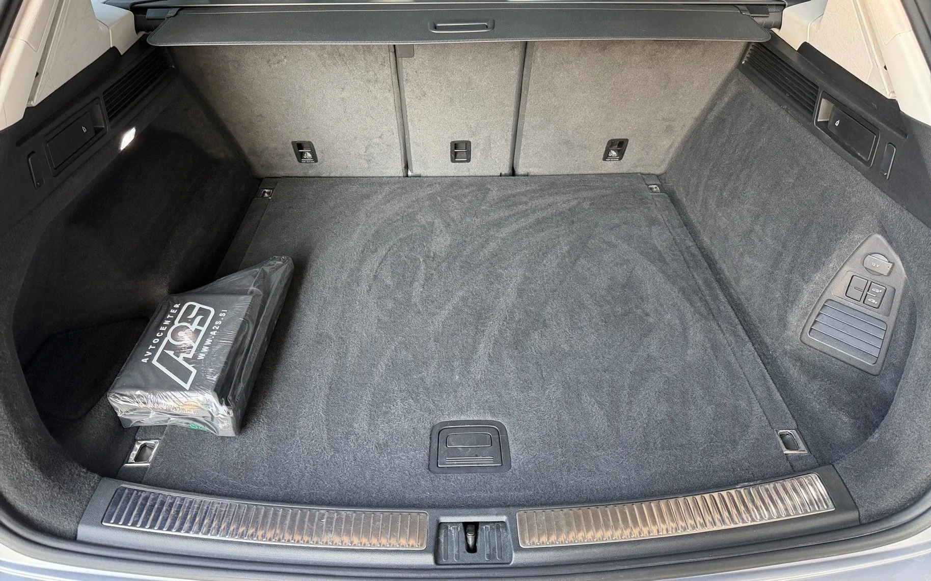 Notranja slika - Volkswagen Touareg - 4motion V6 TDI BMT Tiptronic-Panorama-Zračno-21C.. - 12