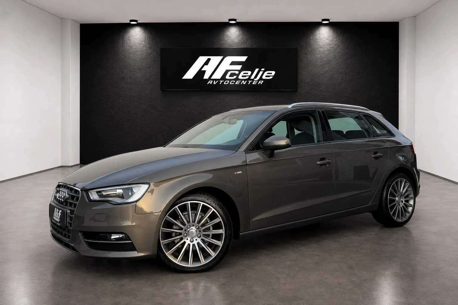 Zunanja slika - Audi A3 - 1.6 TDI-S TRONIC-XENON+LED-LIZING ZA TUJCE-NAVI- - 1