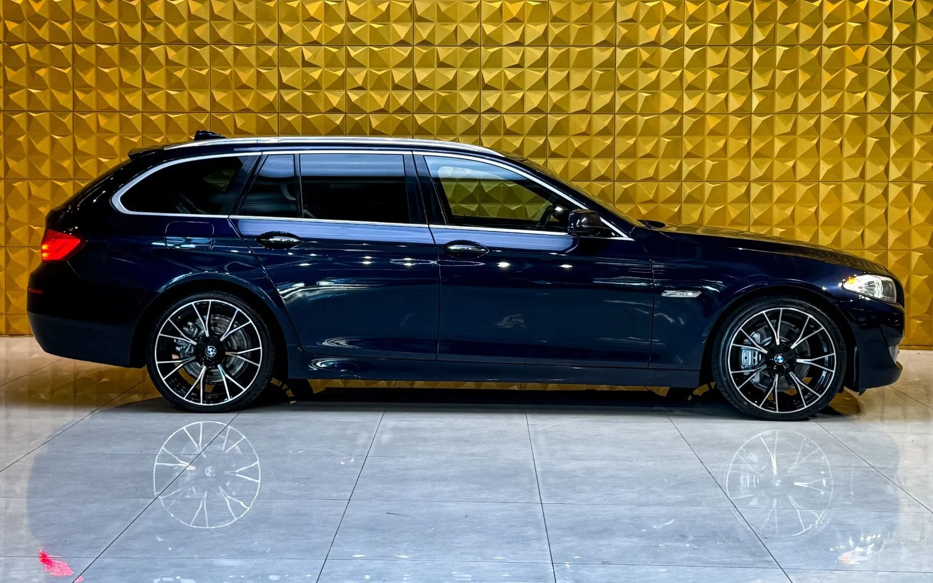 Notranja slika - BMW serija 5 Touring: - 530d xDrive AUT.-HLAJENJE-MEMORY-SENCNIKI - 11