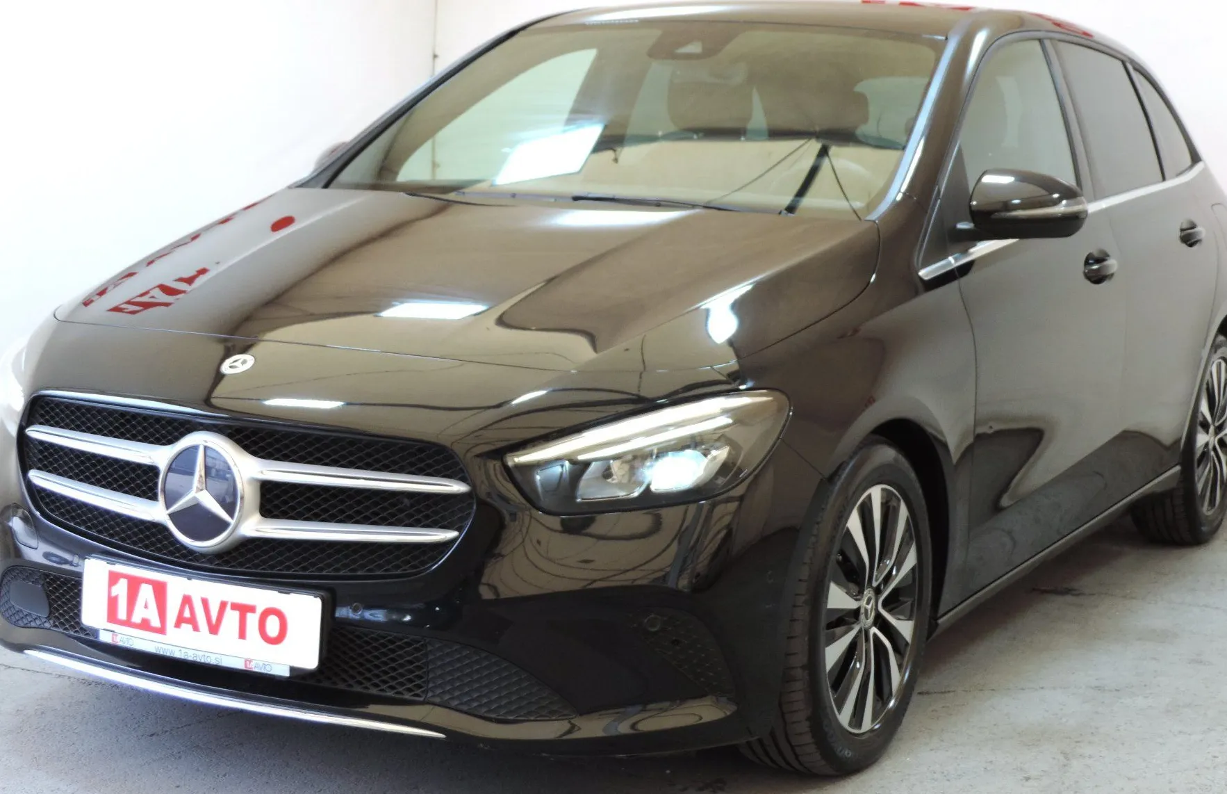 Zunanja slika - Mercedes-Benz B-Razred - B 180 d  Avt. LED-KAMERA-USNJE - 1