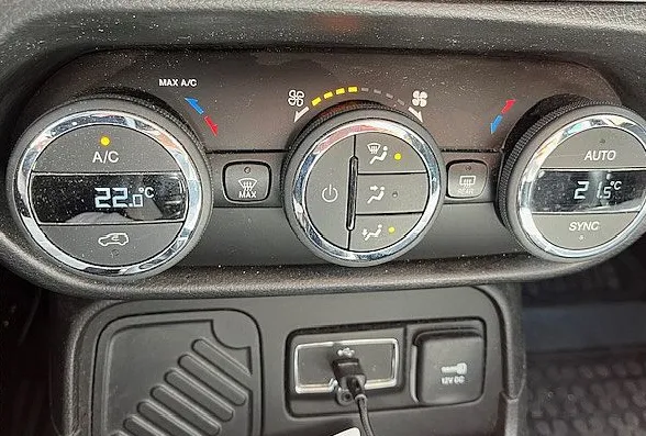 Zunanja slika - Jeep Renegade - 1.4T Multiair Limited - 8