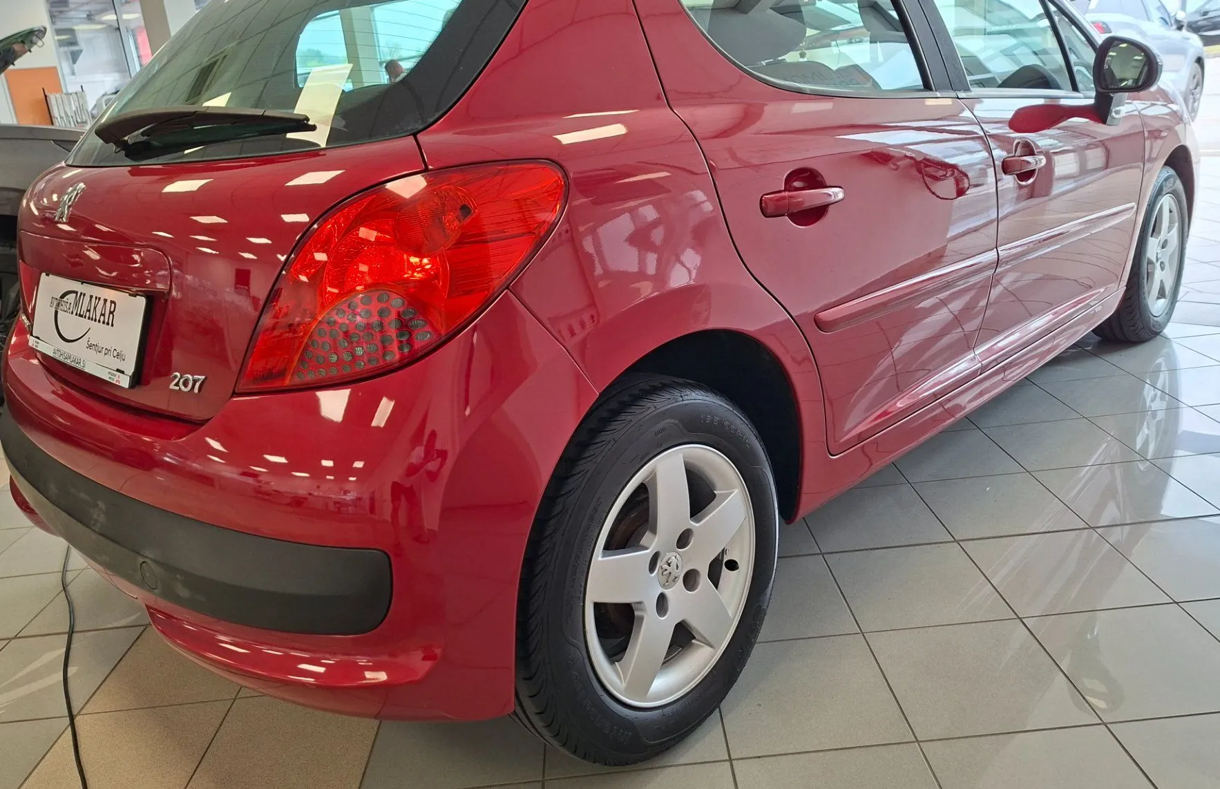 Zunanja slika - Peugeot 207 - Premium 1.4 16V-ODLIČEN-HITRI KREDIT- - 4