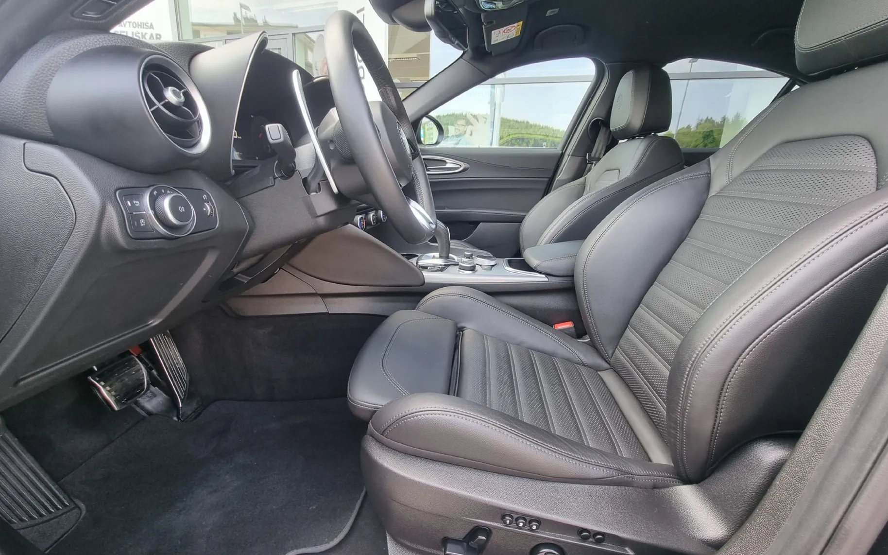 Zunanja slika - Alfa Romeo Giulia - 2.0 Turbo 280 Q4 Veloce - KOT NOVO - SAMO 9.022KM - 10