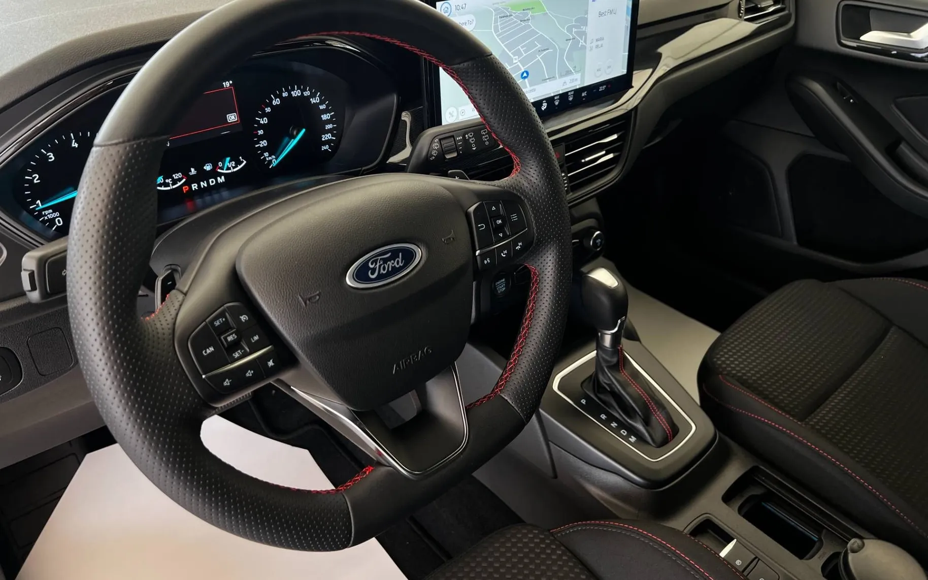 Notranja slika - Ford Focus - 1.0•ST-Line•LED•PDC•KAMERA•F1•NAVI• - 12