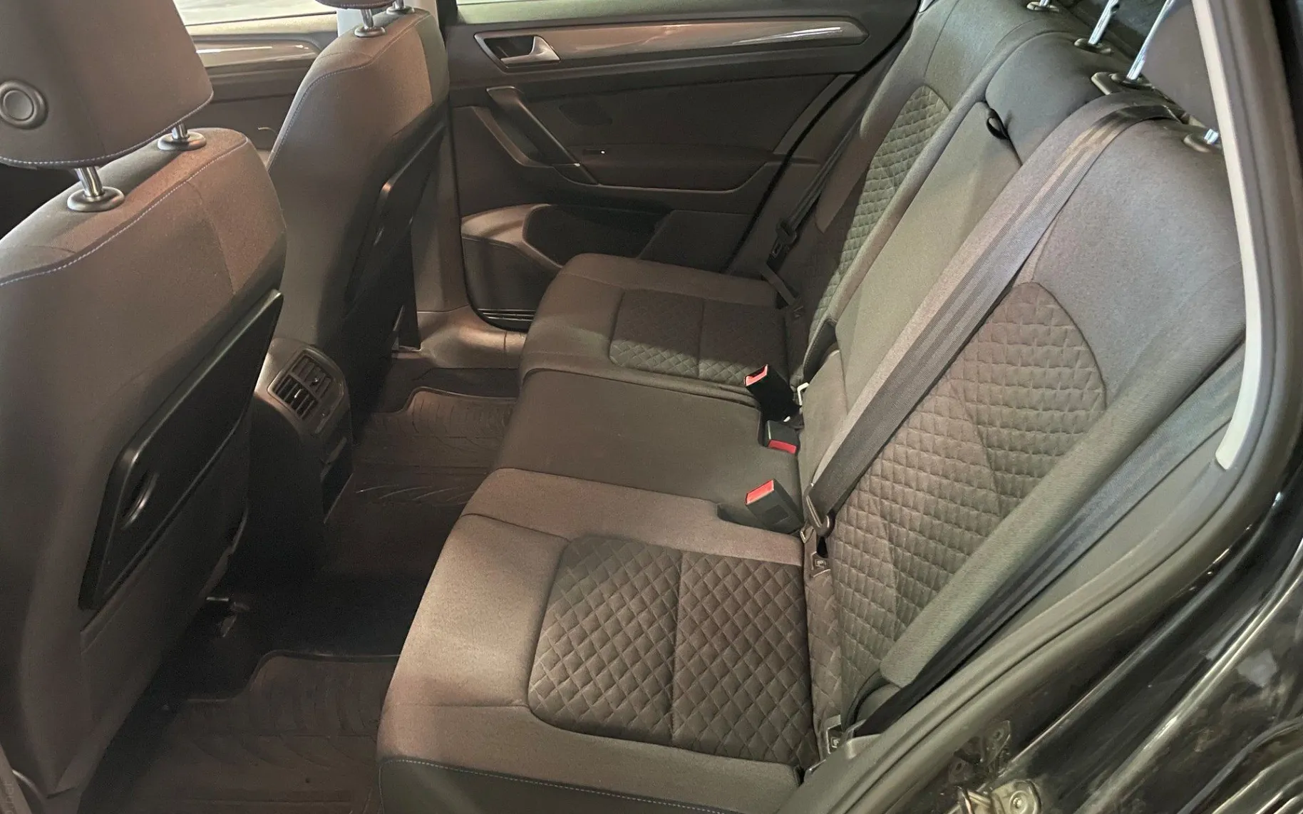 Zunanja slika - Volkswagen Golf - 1.5 TSI ACT Comfortline NAVI.2XPDC.OGR.SEDEŽ - 18