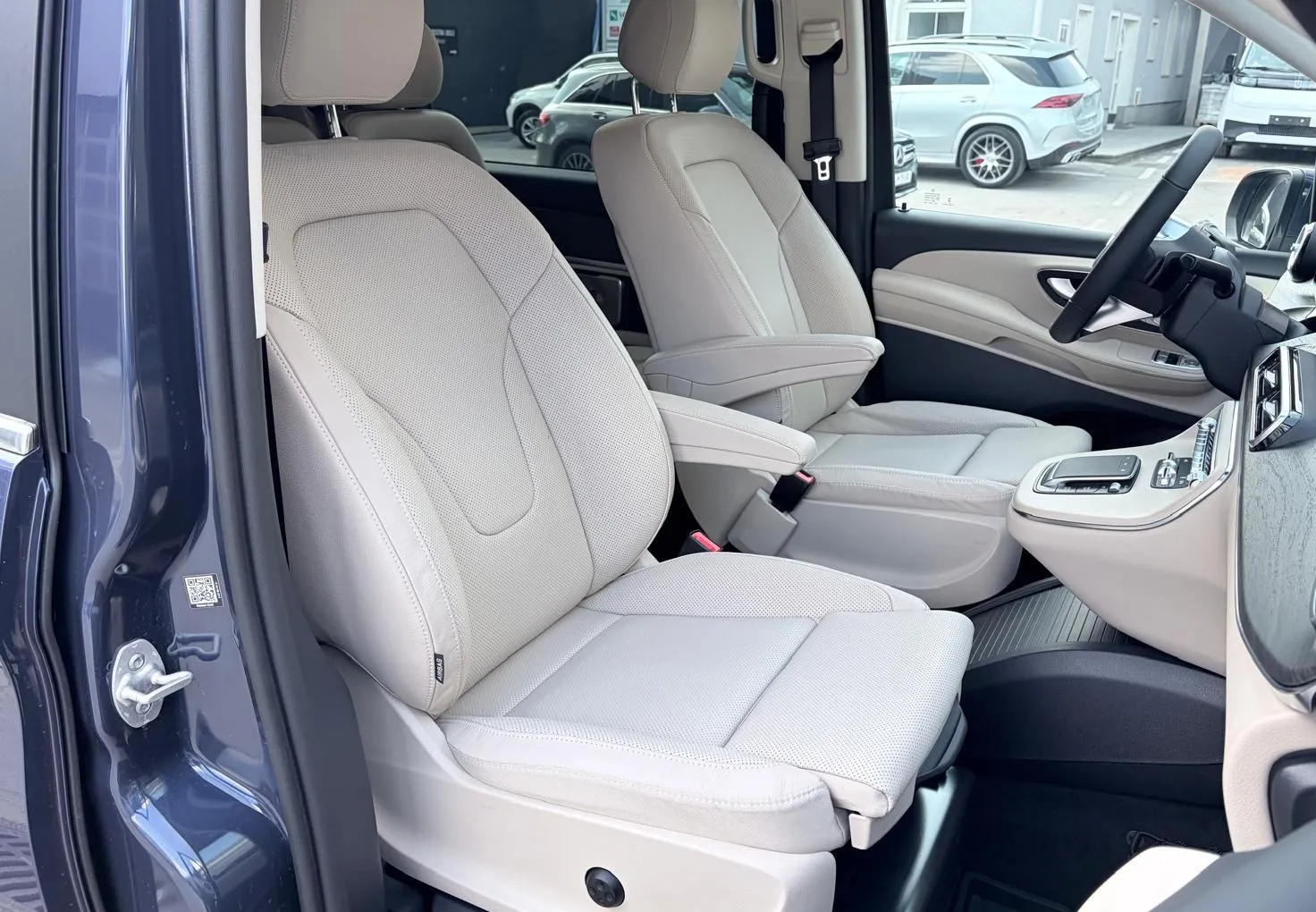 Zunanja slika - Mercedes-Benz V-Razred - V300d 4MATIC AMG Line Avt. - N1 tovorni 5 sed. - 8