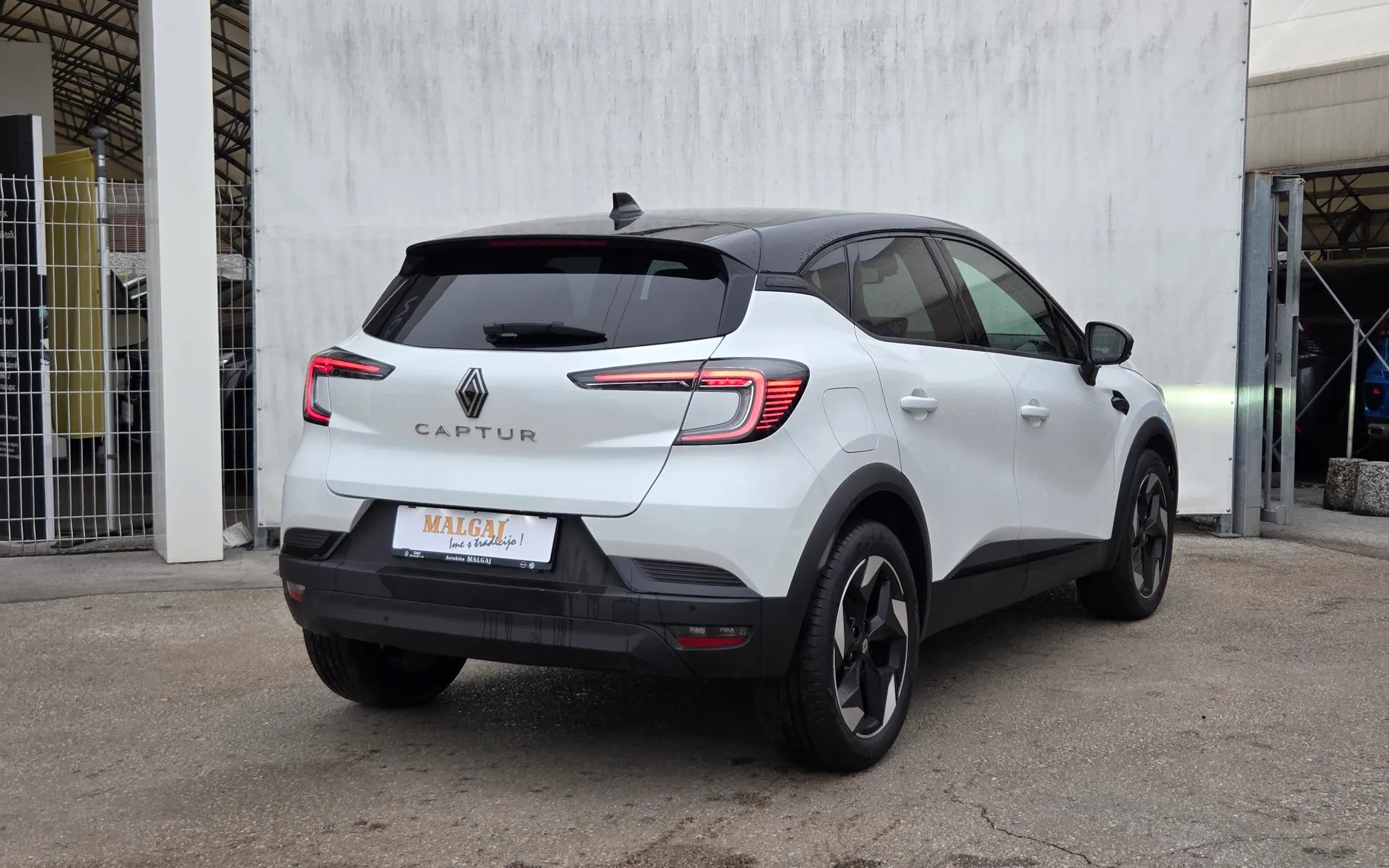 Zunanja slika - Renault Captur - Techno TCe140 Avtomatik+Navi Park+Zimske gume - 4