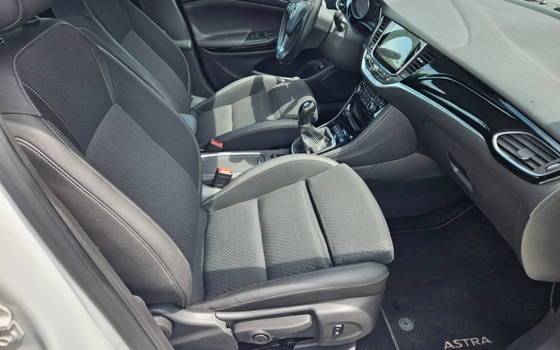 Notranja slika - Opel Astra - Tourer 1.6 CDTI  Innovation 1.LASTNIK SLO NAVI L.. - 9