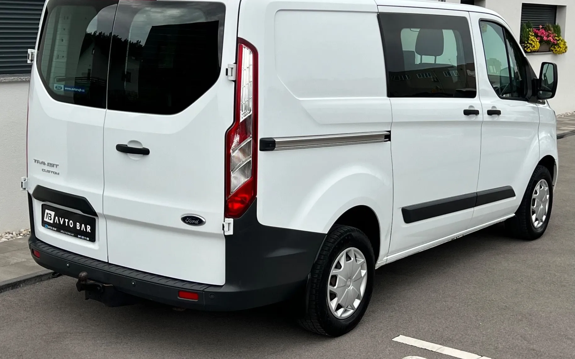 Notranja slika - Ford Transit Custom - 2.0 TDCI+SLO+6SED+KLJUKA+PDC - 7