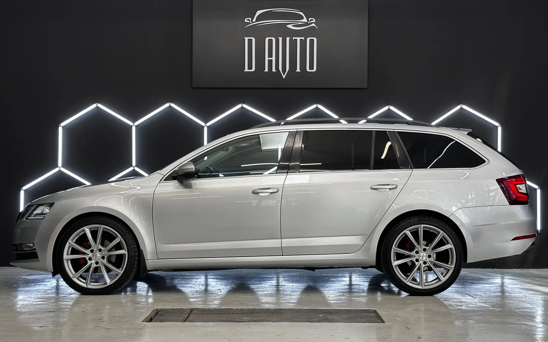 Zunanja slika - Škoda Octavia - 2.0 TDI DSG 110 kW-LED-NAVI-KLJUKA-AMBIENT-ACC... - 4