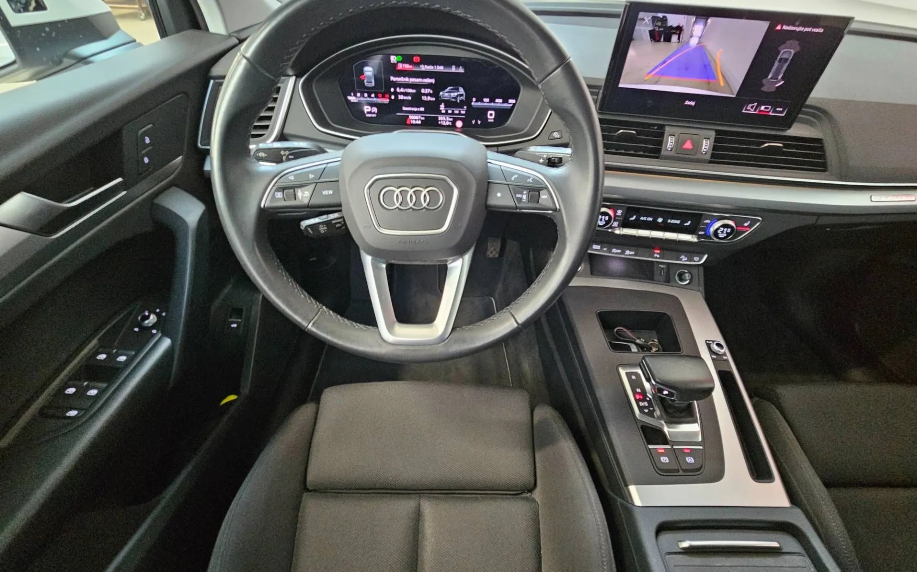 Notranja slika - Audi Q5 - Quattro TDI S tronic - 7