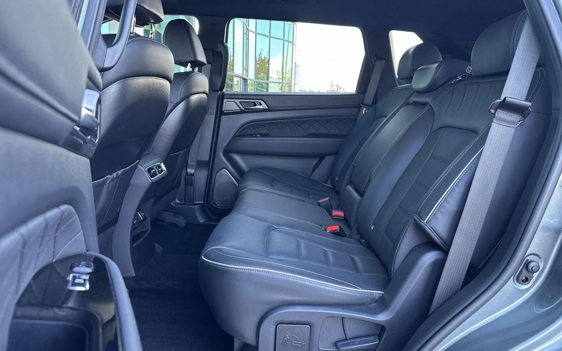 Notranja slika - KG Mobility Rexton - 2.2 XDI LIMITED PLUS  18 . 4x4 A T - 18