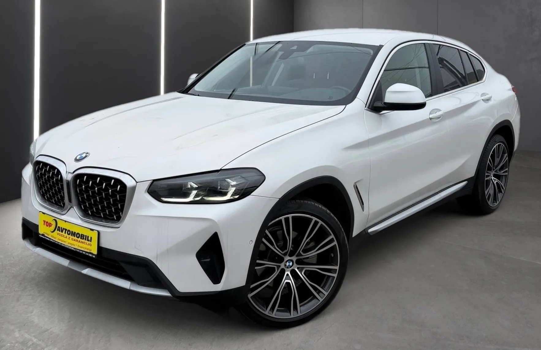 Zunanja slika - BMW X4 - serija : xDrive LCI MODEL •LED• USNJE• TOP • OBROKI• - 2