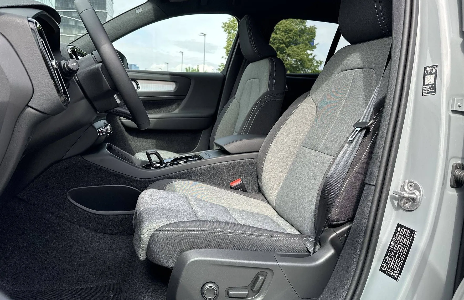 Zunanja slika - Volvo XC40 - B3P Plus Dark Avt - 9